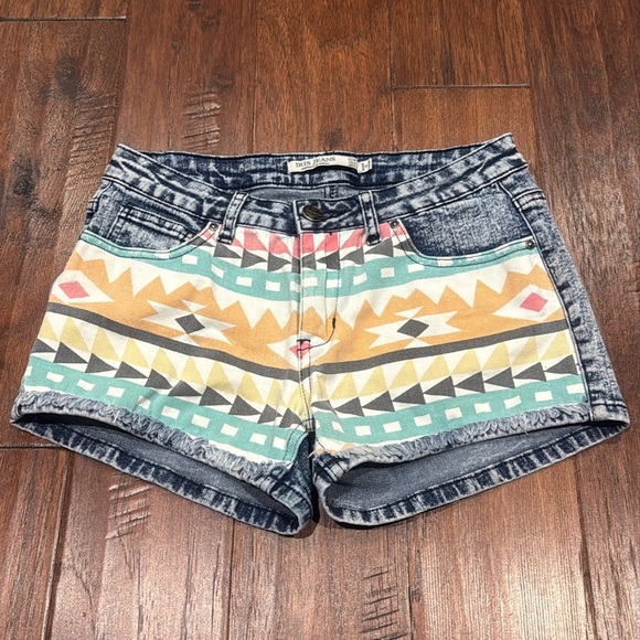 Medium IRIS JEANS Shorts Blue Asphalt Multicolor Tribal Jean Shorts - Picture 3 of 9
